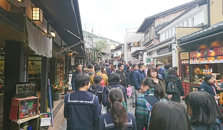 清水寺の参道。