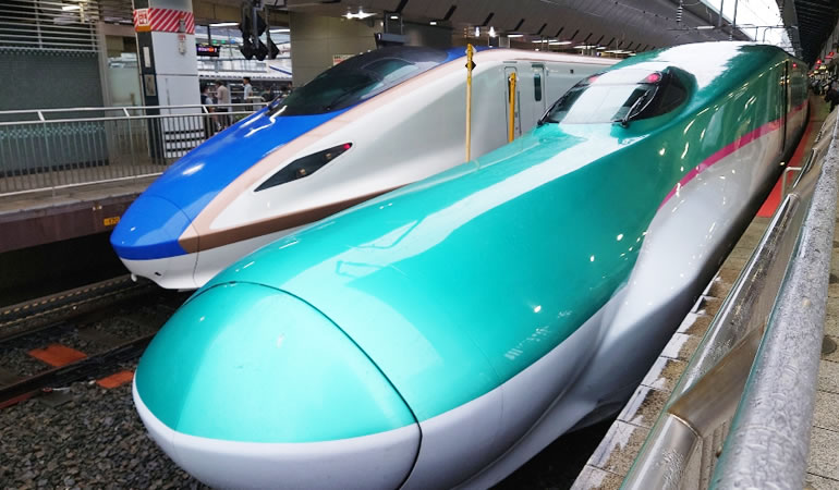 並んだ新幹線