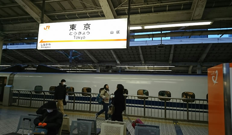 東京駅　早朝