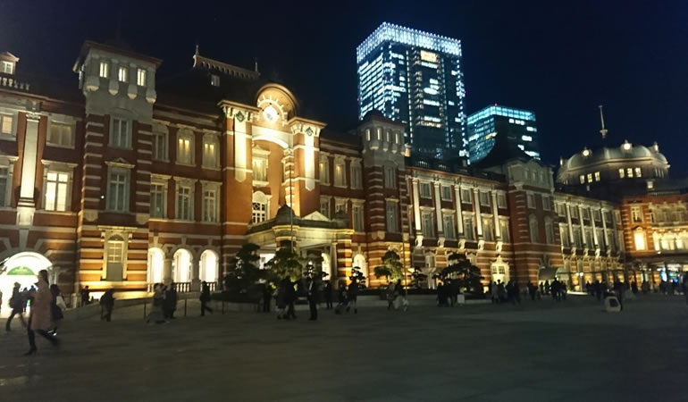 夜の東京駅