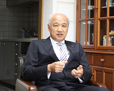 行政書士の瓜生和彦です。杉並区、練馬区、中野区、武蔵野市をはじめ東京都全域で、離婚、相続手続き、遺言、公正証書に関する活動をしております。