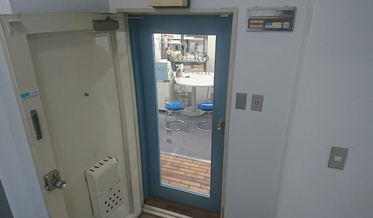 目黒公証役場の入り口。