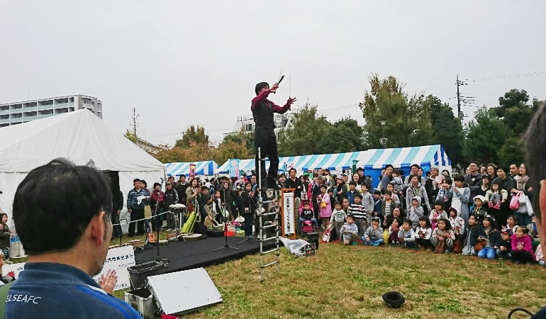 杉並フェスタでの大道芸。