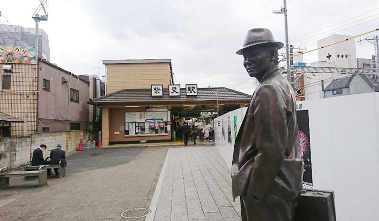 柴又駅前の寅さん