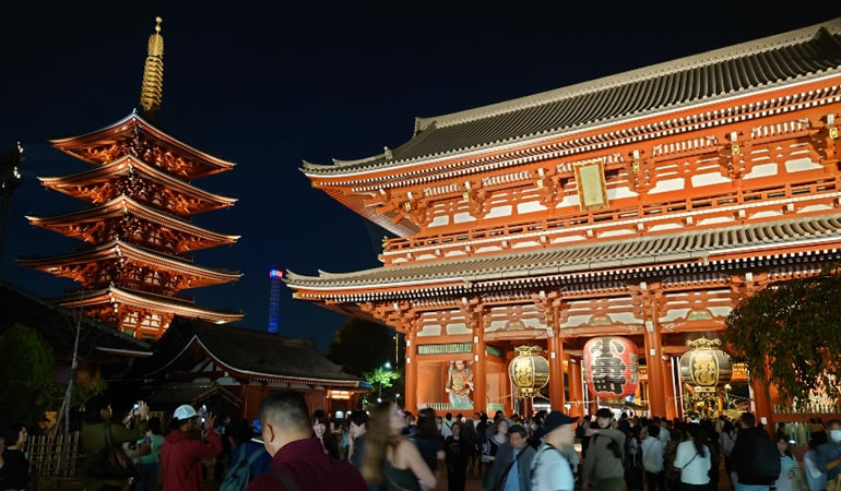 夜の浅草寺