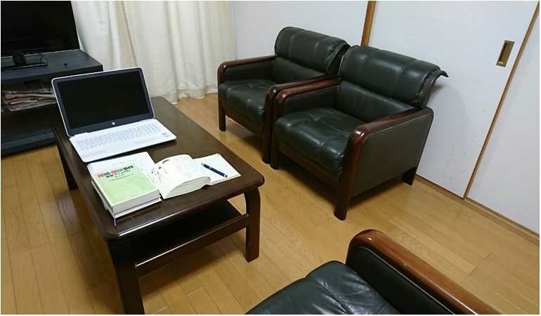 当事務所のご相談スペース。ここで、遺言作成のご相談にお乗りしております。